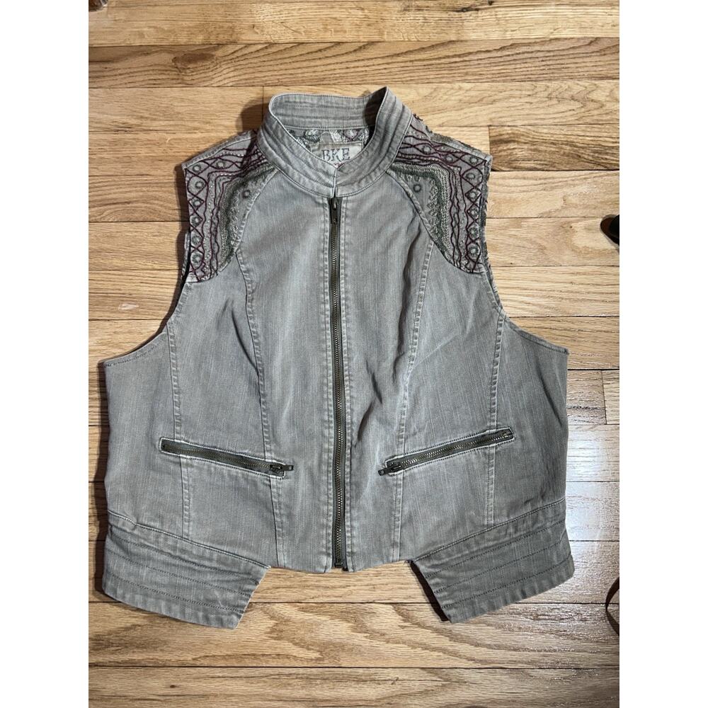 BKE Outerwear Ladies Size Large Full Zip Front Embroidered Vest Front & Back